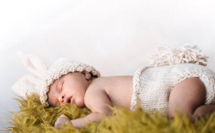 baby asleep on a rug - inositol for fertility post